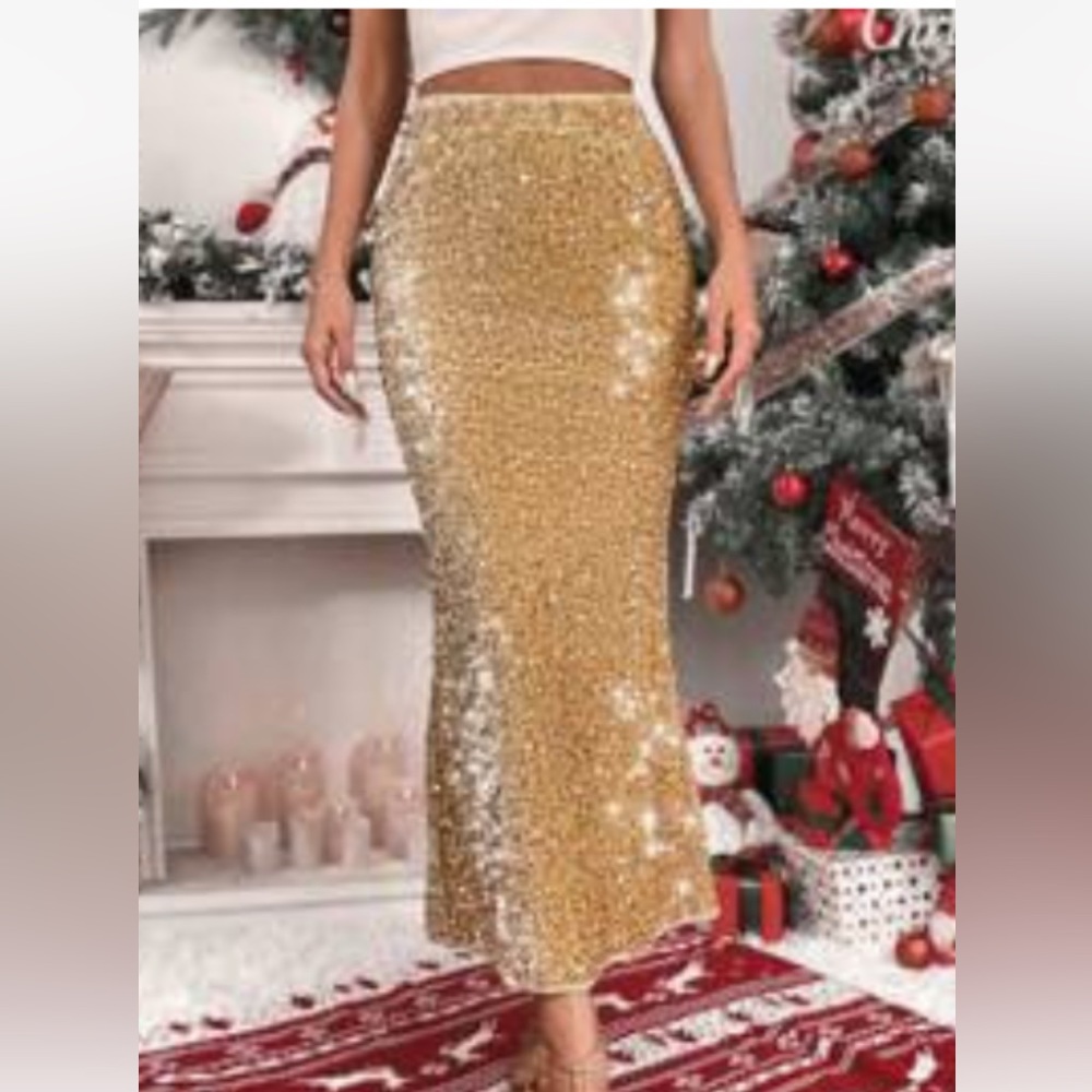 Velvet sequin skirt, so fun for the holidays and very flattering on